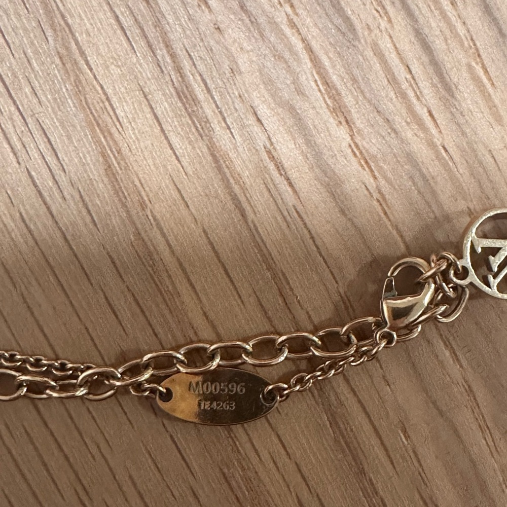Louis Vuitton LV Iconic Gold Necklace - Picture 4 of 7
